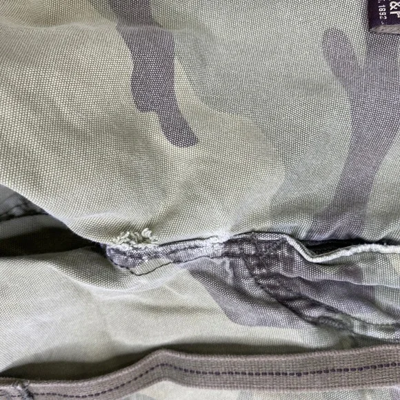 VTG Abercrombie & Fitch Mens Camo Cargo Shorts  Size 32 Cotton Distressed - Picture 8 of 10